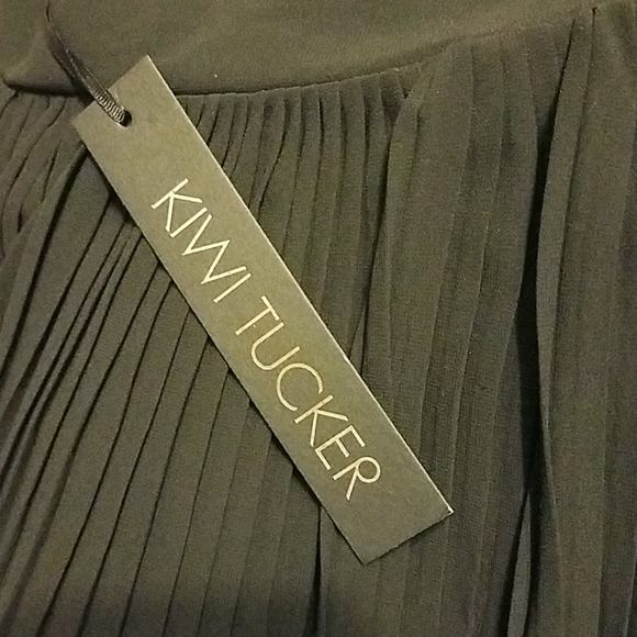 NEW, Kiwi Tucker skirt - Picture 6 of 8